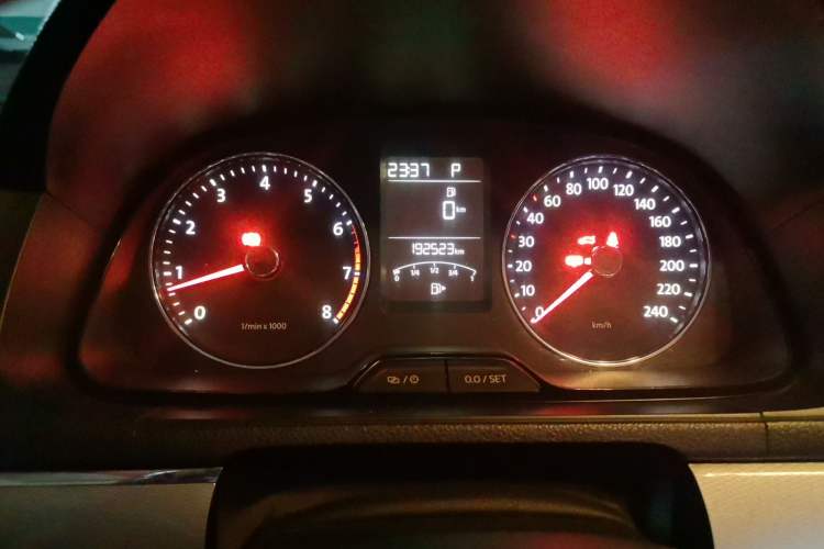 Used Volkswagen Gran Lavida 2013 1.4 TSI Automatic Luxury Model Odometer Close Up