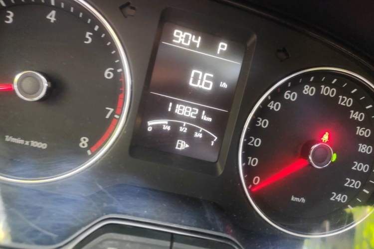 Used Volkswagen Gran Lavida 2013 1.4 TSI Automatic Comfort Model Odometer Close Up