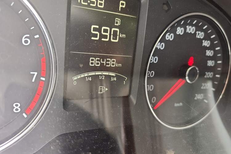 Used Volkswagen Gran Lavida 2013 1.6L Automatic Comfort Model Odometer Close Up