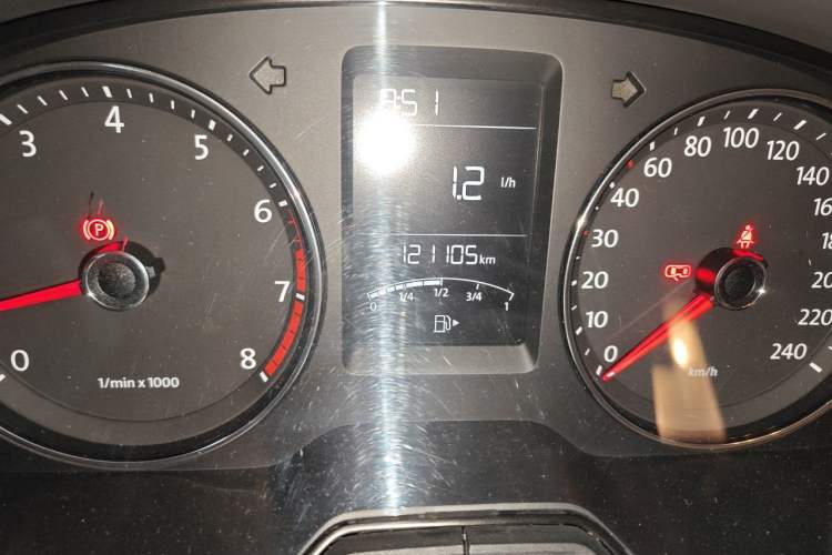 Used Volkswagen Gran Lavida 2013 1.6L Manual Comfort Model Odometer Close Up