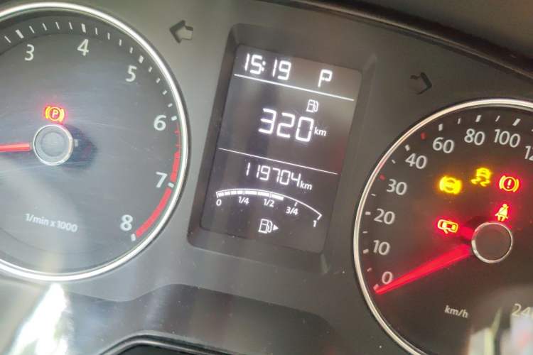 Used Volkswagen Gran Lavida 2013 1.6L Automatic Comfort Model Odometer Close Up