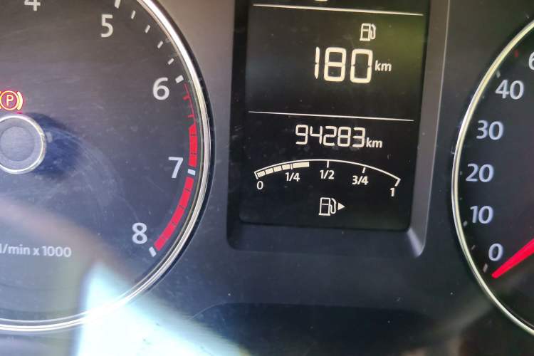 Used Volkswagen Gran Lavida 2013 1.4 TSI Manual Comfort Model Odometer Close Up