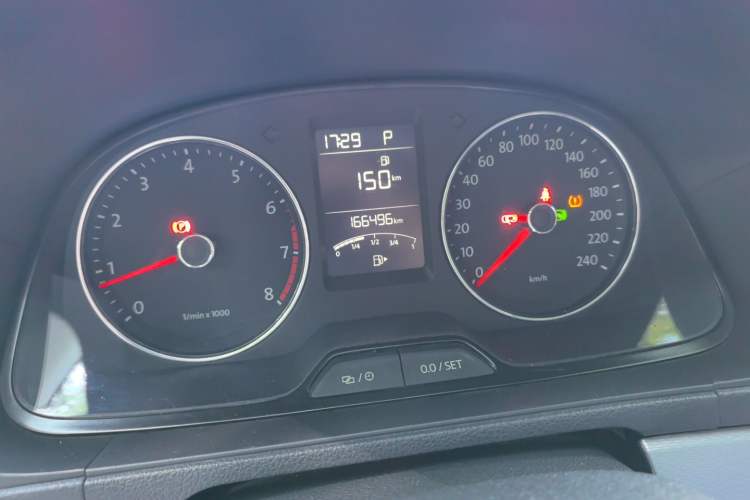 Used Volkswagen Gran Lavida 2013 1.6L Automatic Comfort Model Odometer Close Up