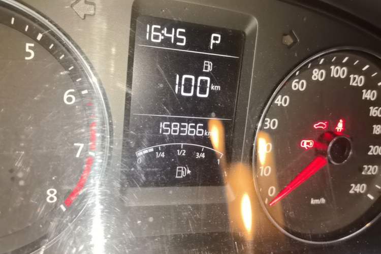 Used Volkswagen Gran Lavida 2013 1.4 TSI Automatic Comfort Model Odometer Close Up