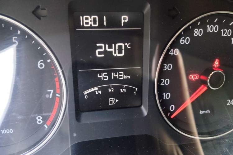 Used Volkswagen Gran Lavida 2013 1.4 TSI Automatic Comfort Model Odometer Close Up