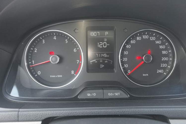 Used Volkswagen Gran Lavida 2013 1.6L Automatic Comfort Model Odometer Close Up