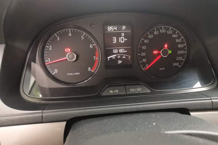 Used Volkswagen Gran Lavida 2013 1.6L Automatic Fashion Model Odometer Close Up