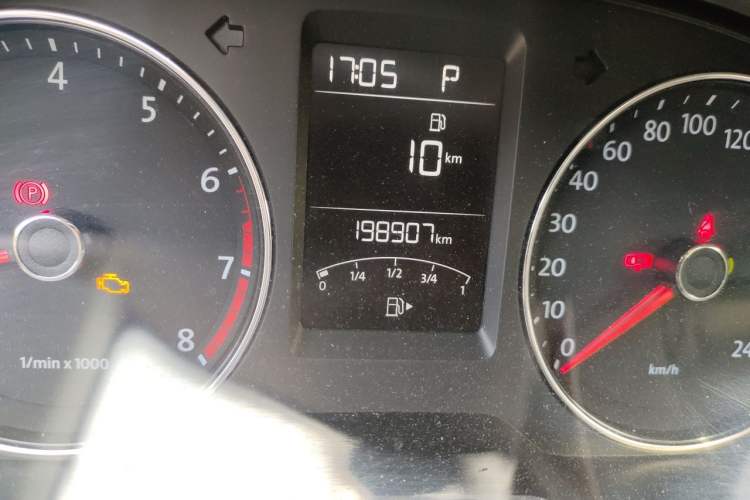 Used Volkswagen Gran Lavida 2013 1.6L Automatic Comfort Model Odometer Close Up