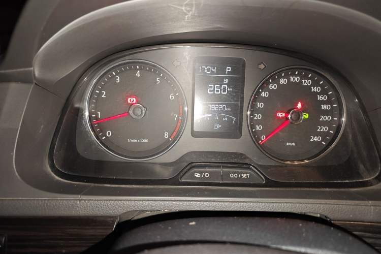 Used Volkswagen Gran Lavida 2013 1.6L Automatic Comfort Model Odometer Close Up