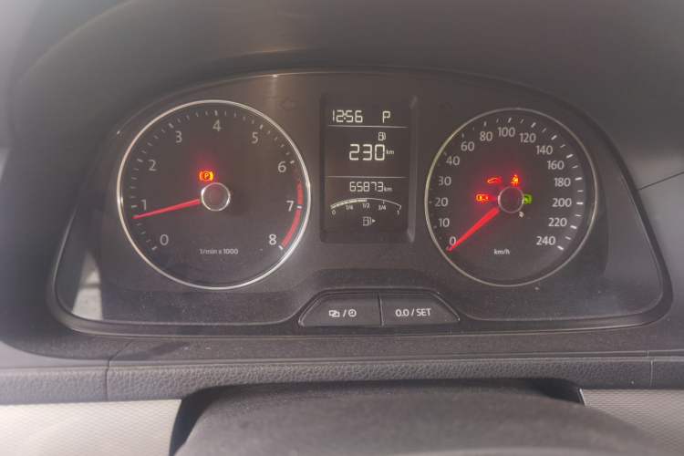 Used Volkswagen Gran Lavida 2013 1.6L Automatic Comfort Model Odometer Close Up