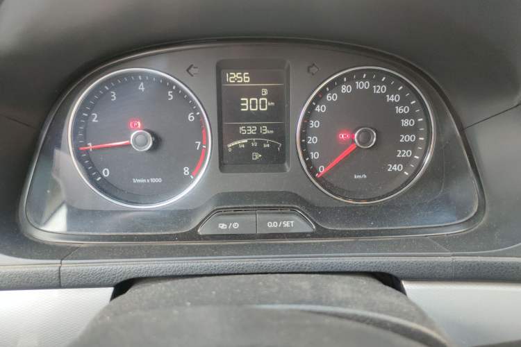 Used Volkswagen Gran Lavida 2013 1.6L Manual Comfort Model Odometer Close Up