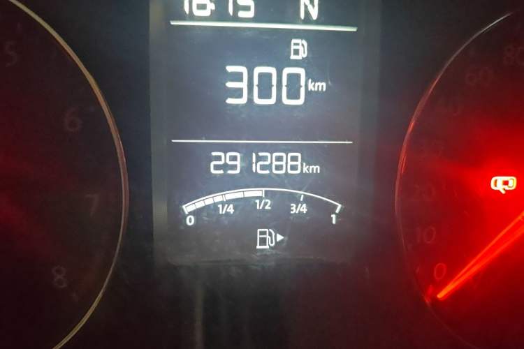 Used Volkswagen Gran Lavida 2013 1.6L Automatic Comfort Model Odometer Close Up