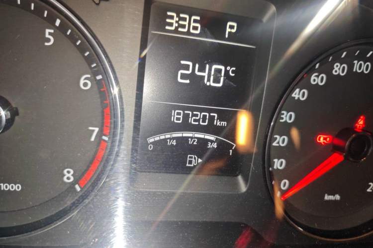 Used Volkswagen Gran Lavida 2013 1.6L Automatic Comfort Model Odometer Close Up