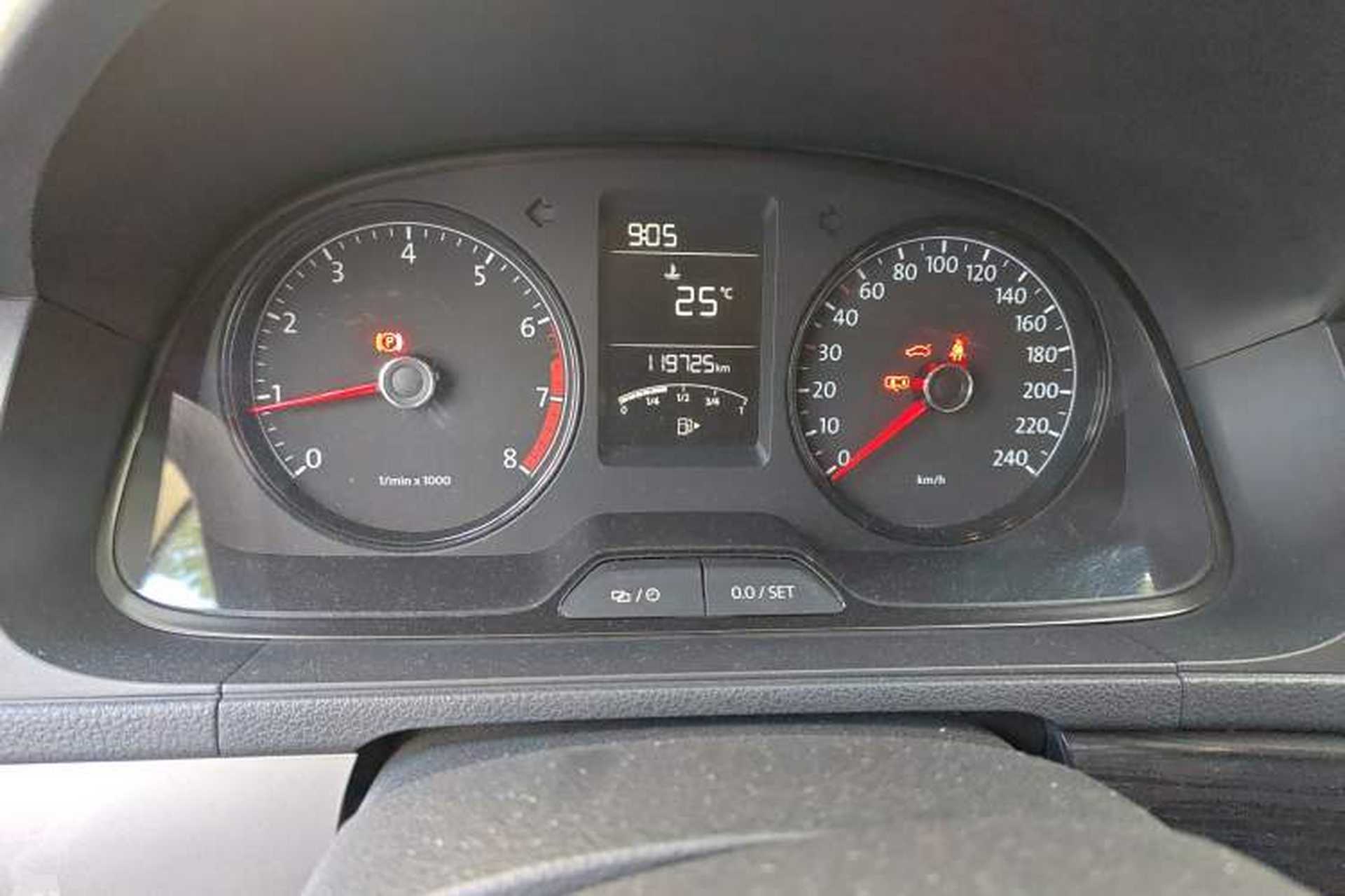 Used Volkswagen Gran Lavida 2013 1.6L Manual Fashion Model Odometer Close Up