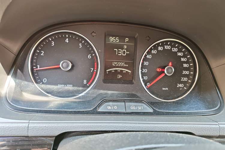 Used Volkswagen Gran Lavida 2013 1.6L Automatic Comfort Model Odometer Close Up