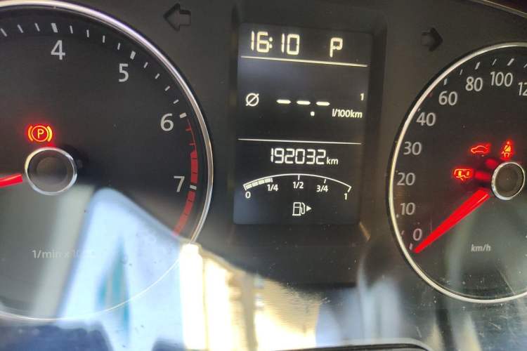 Used Volkswagen Gran Lavida 2013 1.4 TSI Automatic Luxury Model Odometer Close Up