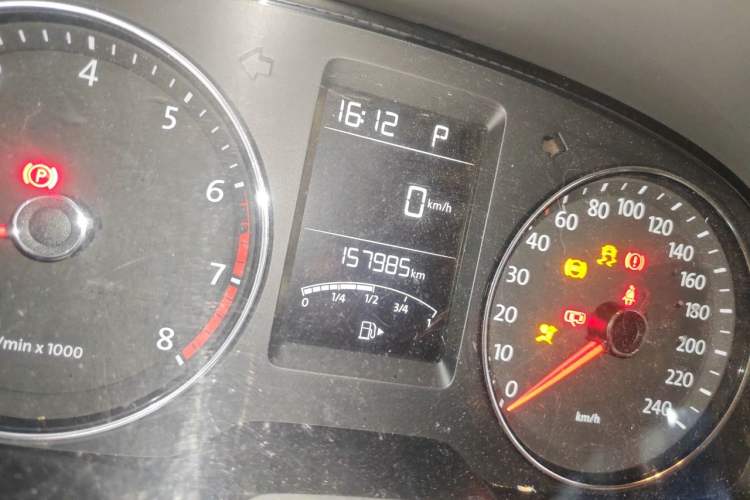 Used Volkswagen Gran Lavida 2013 1.4 TSI Automatic Comfort Model Odometer Close Up