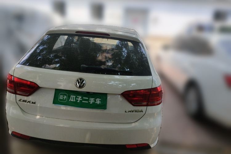 Used Volkswagen Gran Lavida 2013 1.6L Manual Fashion Model Rear