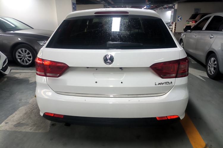 Used Volkswagen Gran Lavida 2013 1.6L Manual Fashion Model Rear