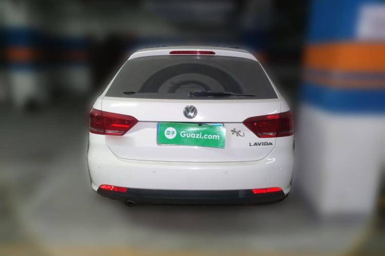 Used Volkswagen Gran Lavida 2013 1.6L Manual Fashion Model Rear