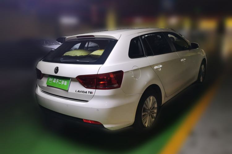 Used Volkswagen Gran Lavida 2013 1.4 TSI Manual Comfort Model Rear Right 45 Deg