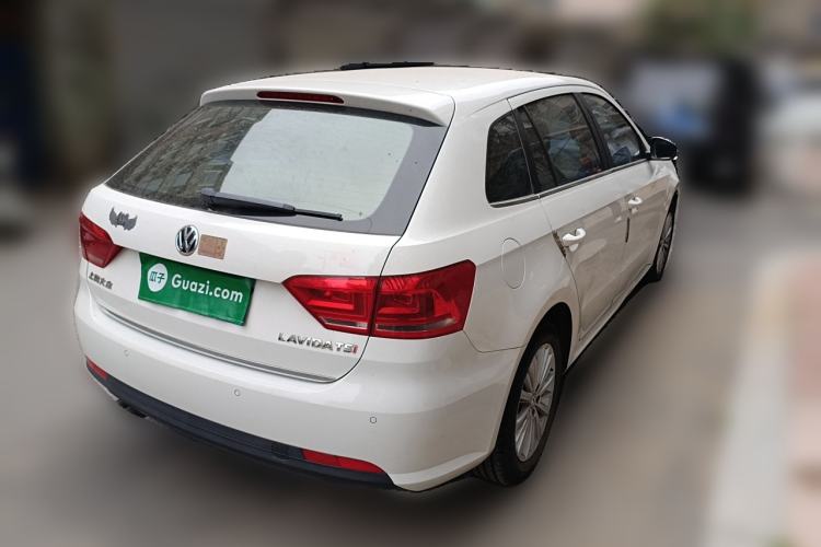 Used Volkswagen Gran Lavida 2013 1.4 TSI Automatic Comfort Model Rear Right 45 Deg