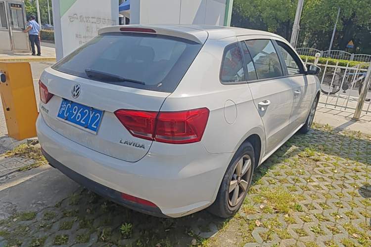 Used Volkswagen Gran Lavida 2013 1.6L Manual Fashion Model Rear Right 45 Deg