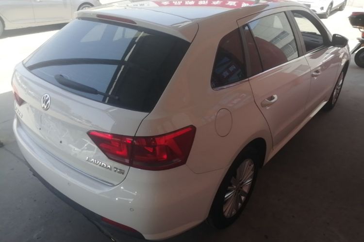 Used Volkswagen Gran Lavida 2013 1.4 TSI Automatic Comfort Model Rear Right 45 Deg