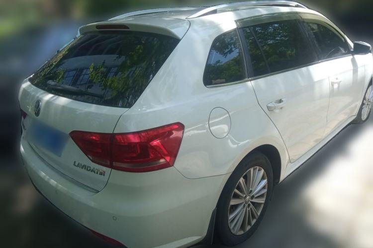 Used Volkswagen Gran Lavida 2013 1.4 TSI Automatic Comfort Model Rear Right 45 Deg