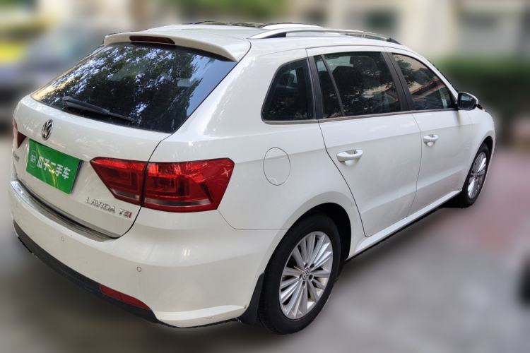 Used Volkswagen Gran Lavida 2013 1.4 TSI Automatic Comfort Model Rear Right 45 Deg