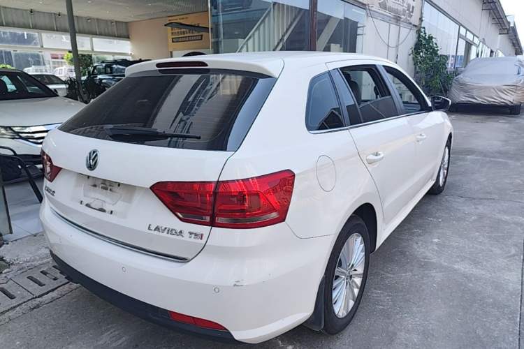 Used Volkswagen Gran Lavida 2013 1.4 TSI Automatic Comfort Model Rear Right 45 Deg