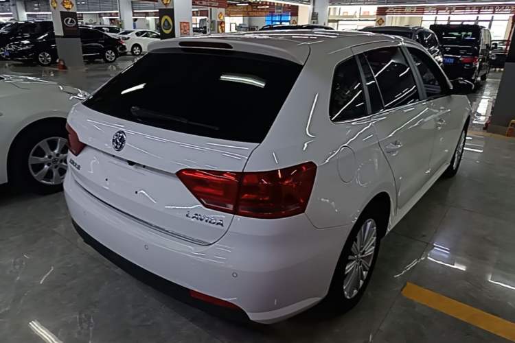 Used Volkswagen Gran Lavida 2013 1.6L Automatic Comfort Model Rear Right 45 Deg
