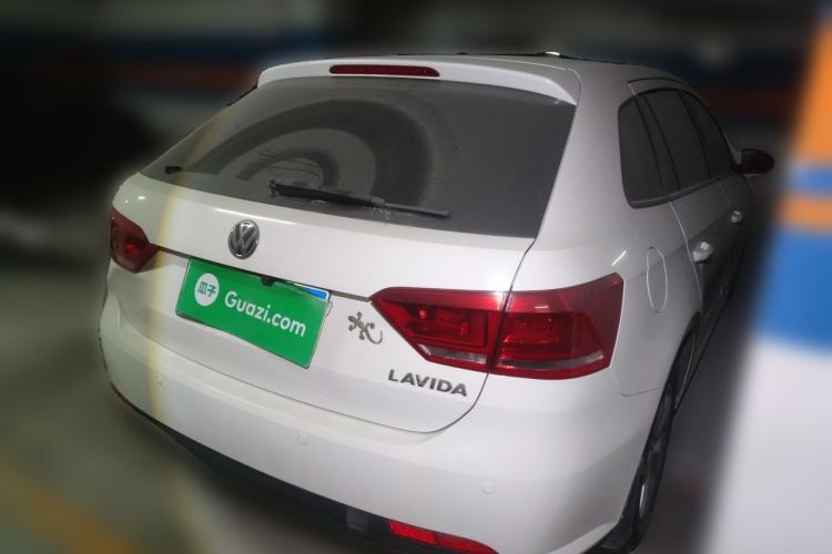 Used Volkswagen Gran Lavida 2013 1.6L Manual Fashion Model Rear Right 45 Deg