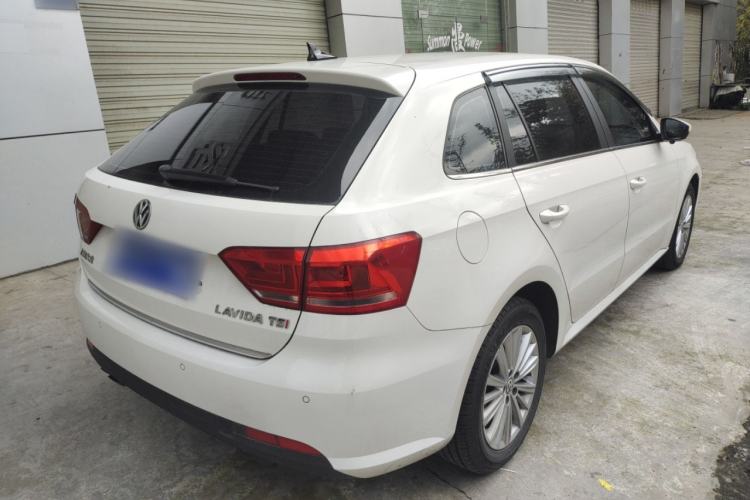Used Volkswagen Gran Lavida 2013 1.4 TSI Automatic Comfort Model Rear Right 45 Deg