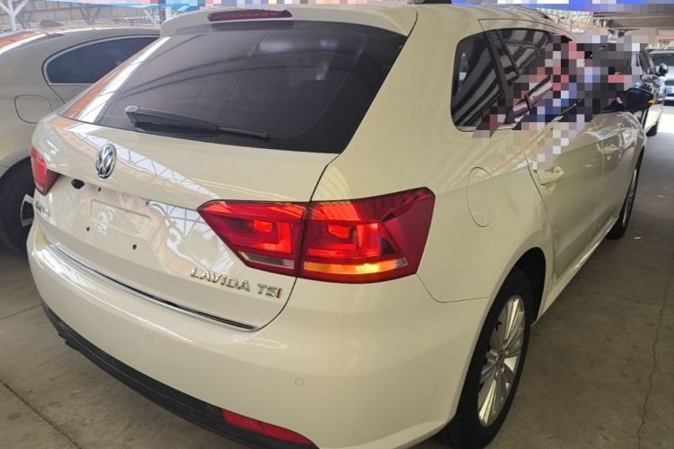 Used Volkswagen Gran Lavida 2013 1.4 TSI Automatic Comfort Model Rear Right 45 Deg