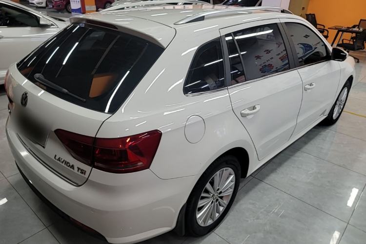 Used Volkswagen Gran Lavida 2013 1.4 TSI Automatic Comfort Model Rear Right 45 Deg