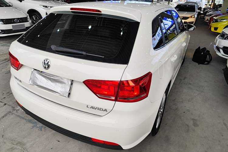 Used Volkswagen Gran Lavida 2013 1.6L Automatic Comfort Model Rear Right 45 Deg