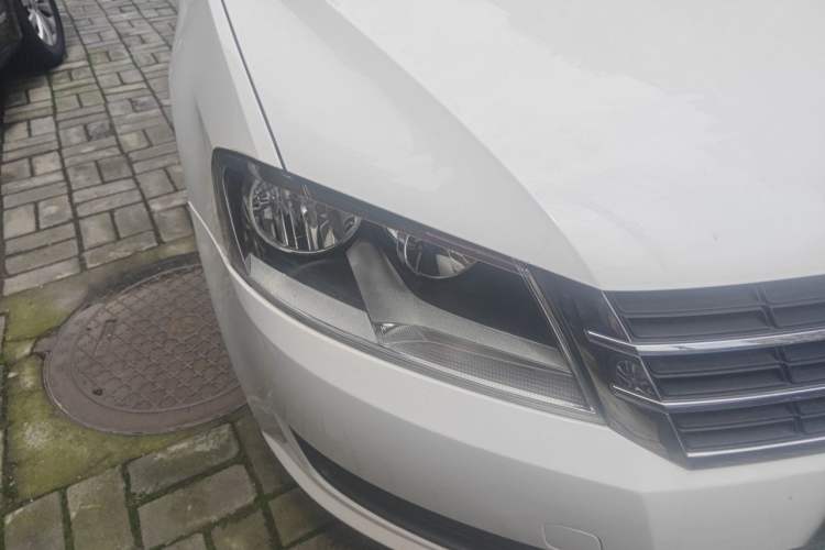 Used Volkswagen Gran Lavida 2013 1.6L Automatic Fashion Model Right Front Headlight