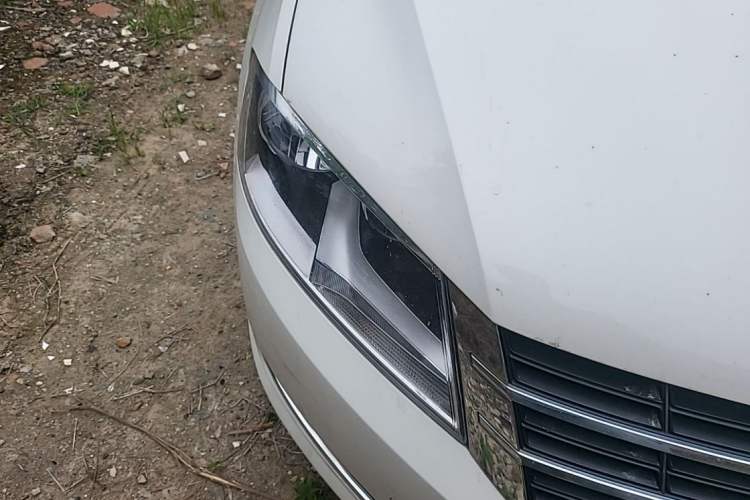 Used Volkswagen Gran Lavida 2013 1.6L Automatic Comfort Model Right Front Headlight