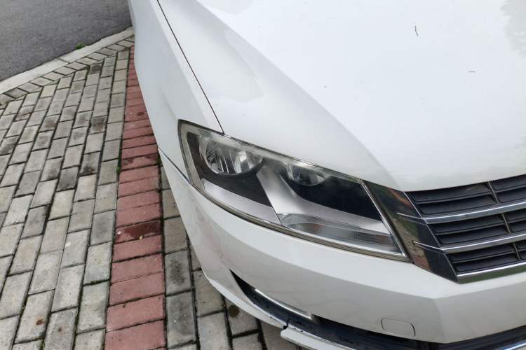 Used Volkswagen Gran Lavida 2013 1.6L Manual Comfort Model Right Front Headlight