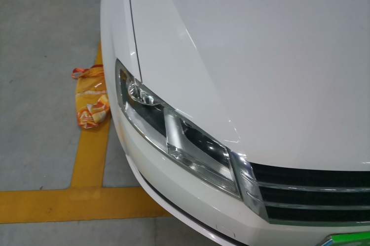 Used Volkswagen Gran Lavida 2013 1.6L Automatic Fashion Model Right Front Headlight