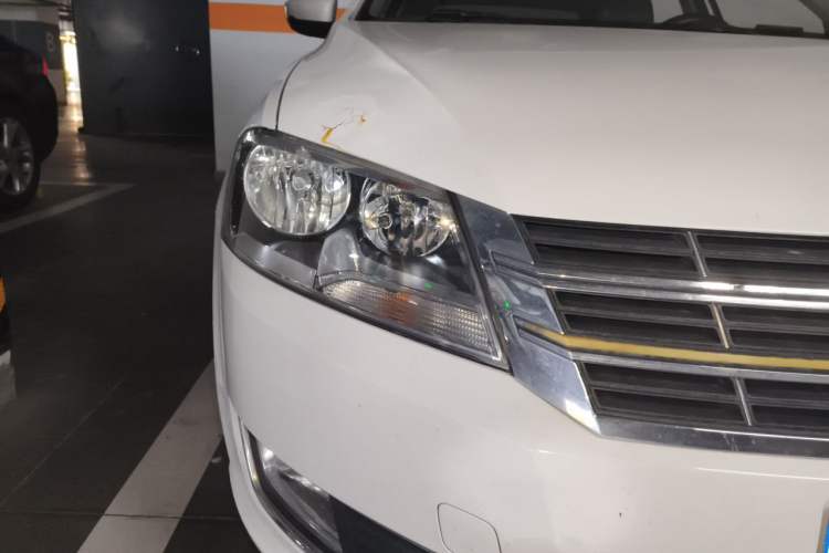 Used Volkswagen Gran Lavida 2013 1.4 TSI Automatic Comfort Model Right Front Headlight