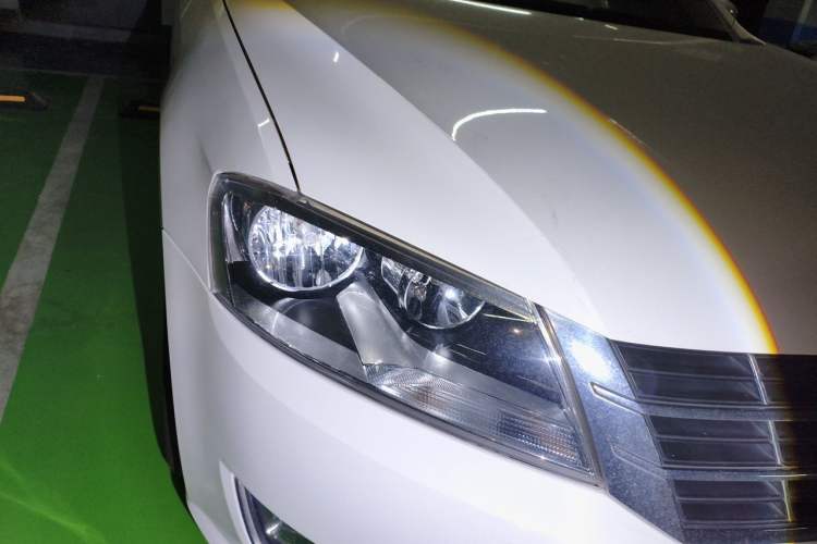 Used Volkswagen Gran Lavida 2013 1.6L Automatic Comfort Model Right Front Headlight
