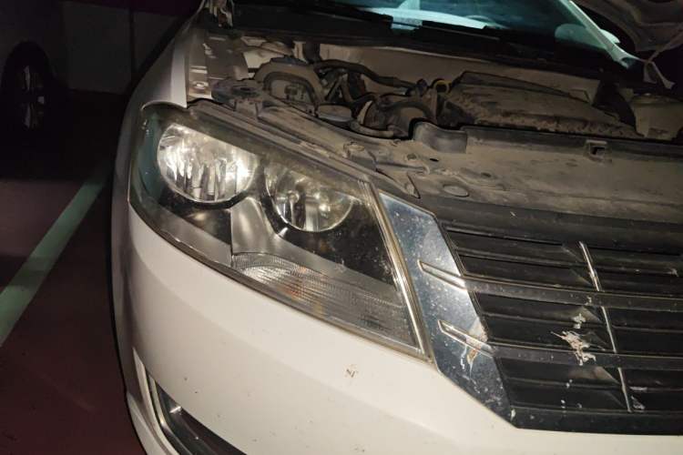 Used Volkswagen Gran Lavida 2013 1.6L Automatic Comfort Model Right Front Headlight