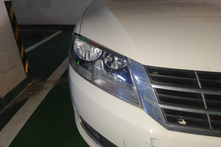 Used Volkswagen Gran Lavida 2013 1.4 TSI Automatic Comfort Model Right Front Headlight