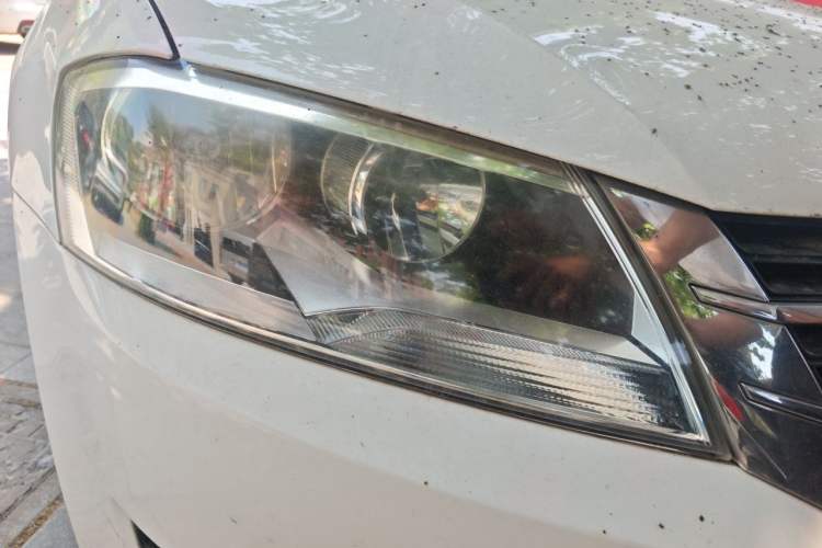 Used Volkswagen Gran Lavida 2013 1.6L Automatic Fashion Model Right Front Headlight