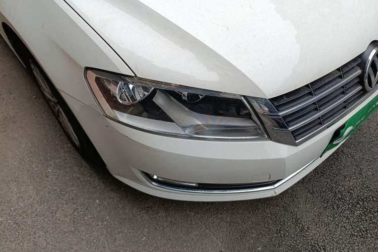 Used Volkswagen Gran Lavida 2013 1.4 TSI Automatic Comfort Model Right Front Headlight
