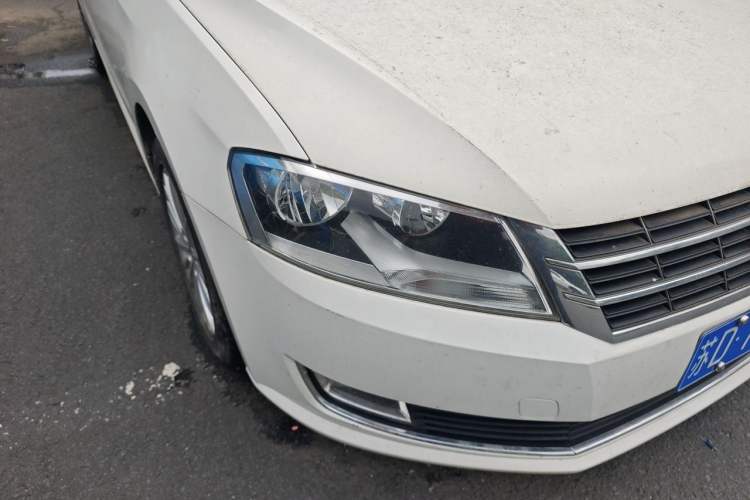 Used Volkswagen Gran Lavida 2013 1.4 TSI Automatic Comfort Model Right Front Headlight