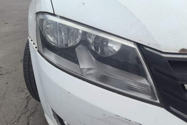 Used Volkswagen Gran Lavida 2013 1.4 TSI Manual Comfort Model Right Front Headlight