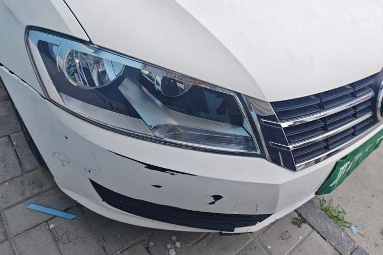 Used Volkswagen Gran Lavida 2013 1.6L Automatic Fashion Model Right Front Headlight